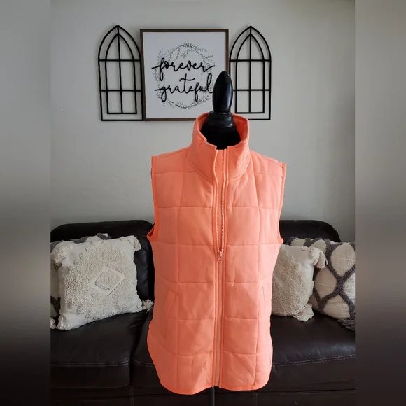Lou & Grey Signature Soft Coral Pink Quilted Vest Size M Boho Chic Classic - Picture 8 of 12
